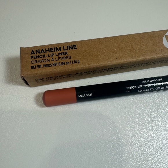 GXVE ~ Anaheim Line Pencil Lip Liner ~ Mells LN ~ 0.04 oz ~ NIB - Picture 3 of 4